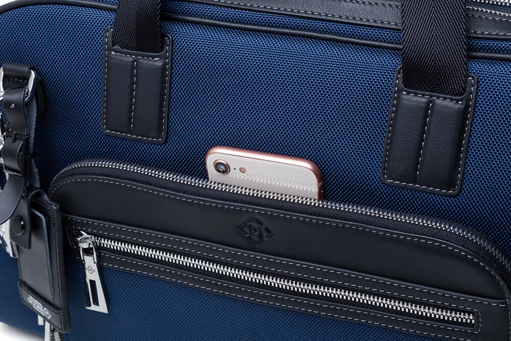 JMNY-Atlas-travel-bag-in-navy-blue-front-hidden-pocket