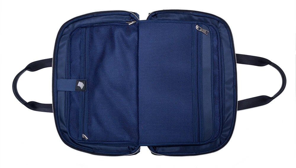 JMNY-Atlas-travel-bag-in-navy-blue-inside-pockets